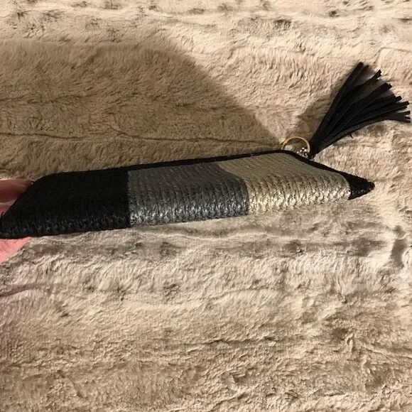 𝅺: : 70s / 80s Inspired Woven Wicker Style Clutch Wristlet with Tassel : : - Picture 7 of 13